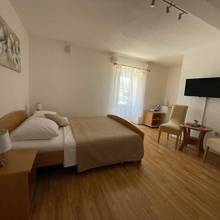 Apartment Room Parcina Трогир Экстерьер фото