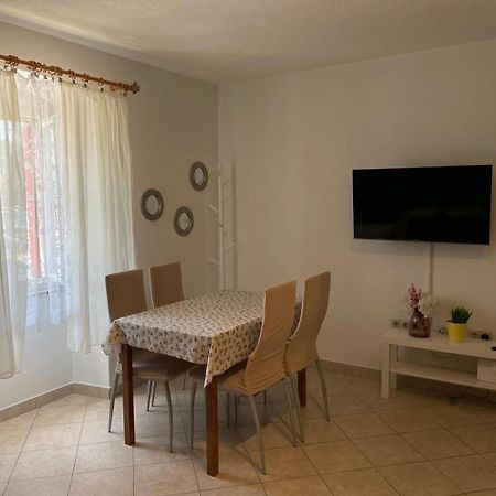 Apartment Room Parcina Трогир Экстерьер фото