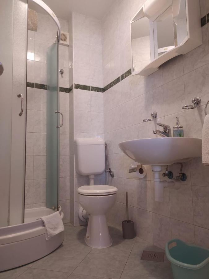 Apartment Room Parcina Трогир Экстерьер фото