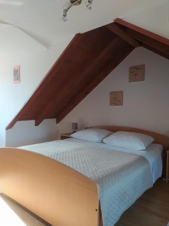 Apartment Room Parcina Трогир Экстерьер фото