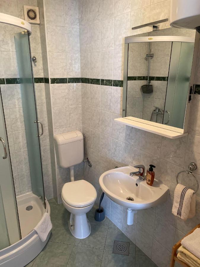 Apartment Room Parcina Трогир Экстерьер фото