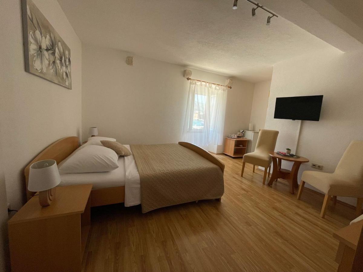 Apartment Room Parcina Трогир Экстерьер фото