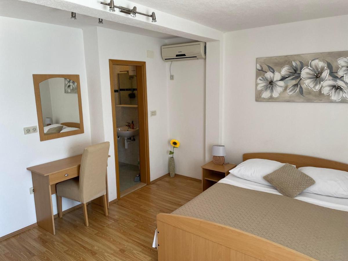 Apartment Room Parcina Трогир Экстерьер фото