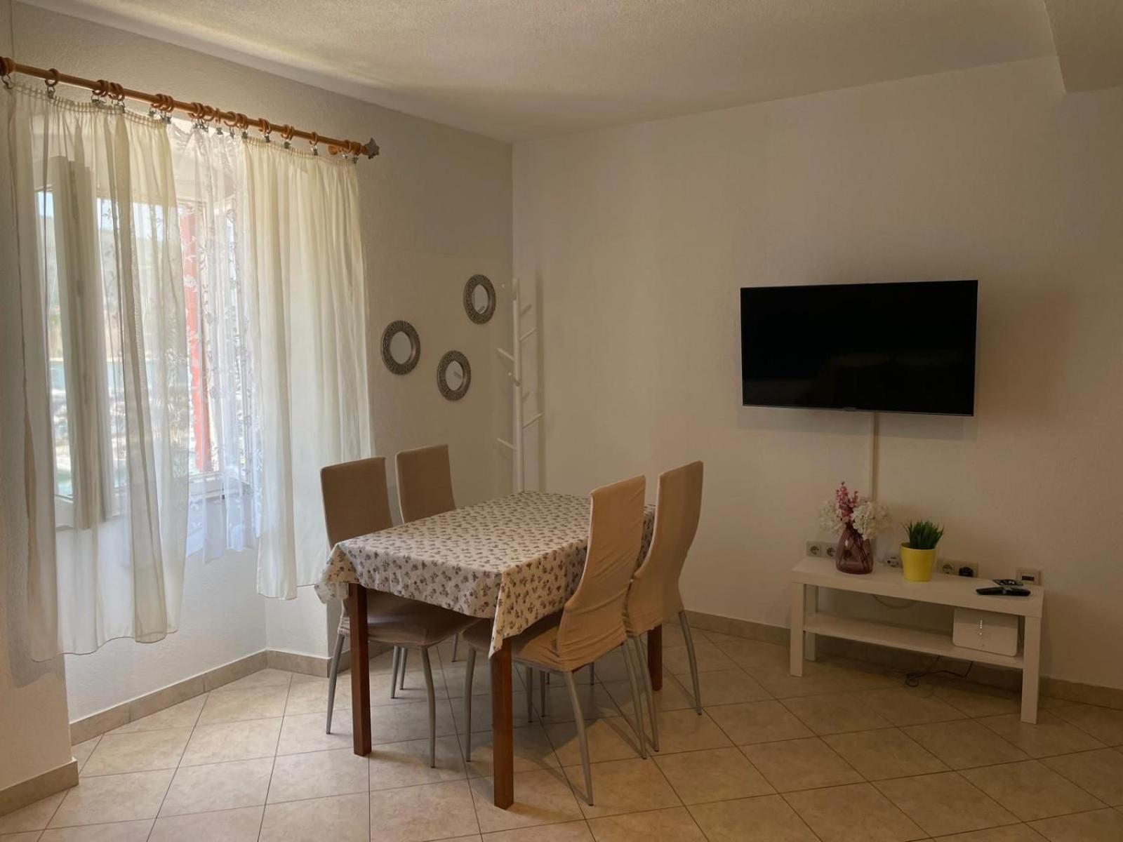 Apartment Room Parcina Трогир Экстерьер фото